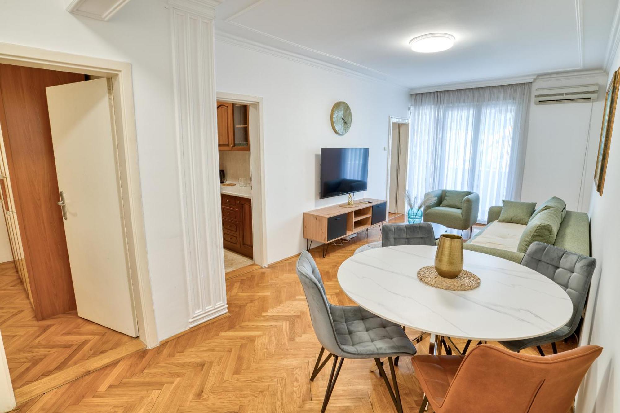 Azurium Apartment